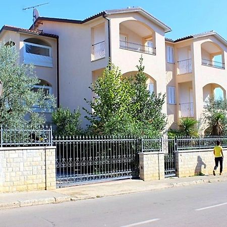 House Laura 200M From The Beach And The Center Lejlighed Poreč Eksteriør billede